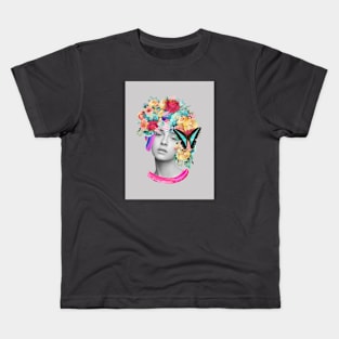 The girl and the butterfly Kids T-Shirt